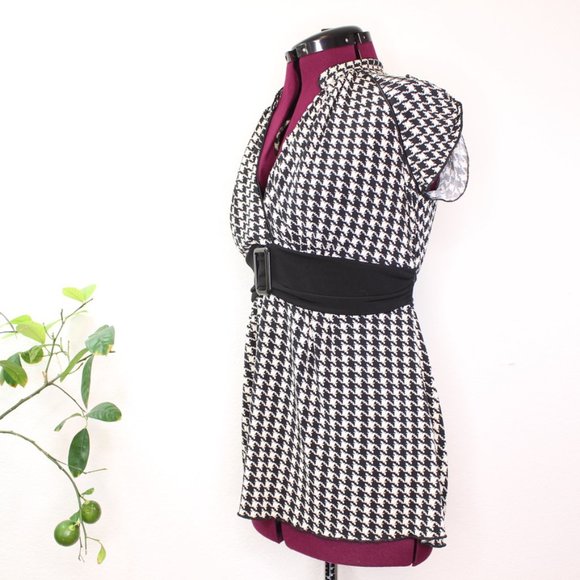 Cocomo structured houndstooth v neck  M - Picture 3 of 12